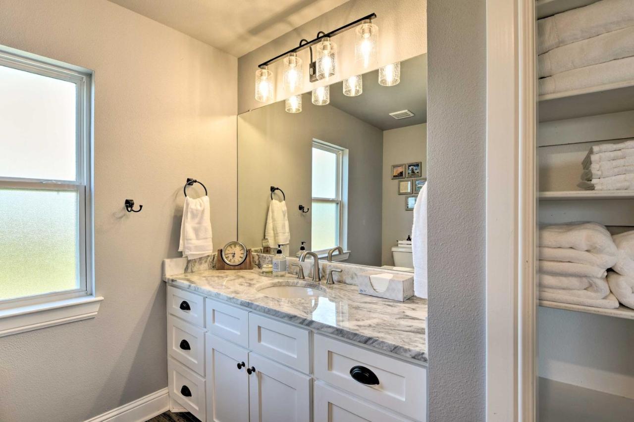 Granbury Home With Hot Tub And Furnished Patio! Dış mekan fotoğraf